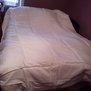 Elegant White Bedding Comforter